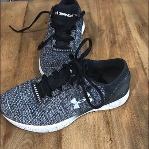 Under armour shoes like new